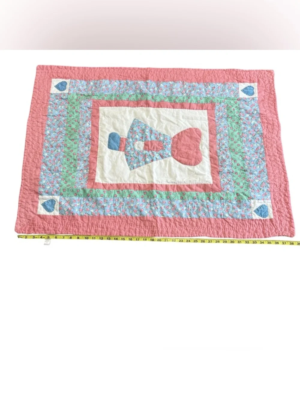 Vintage Britannica Sun Bonnet Sue Wall Hanging or Crib Quilt 28” x 38”